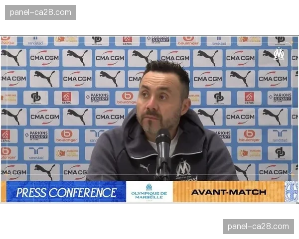 场边花絮：布莱顿主帅德泽尔比因不满球队跑动强度，在热身时亲自上场示范