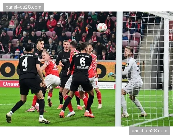 关键判罚：门兴对阵美因茨，主裁判经VAR回看后改判点球